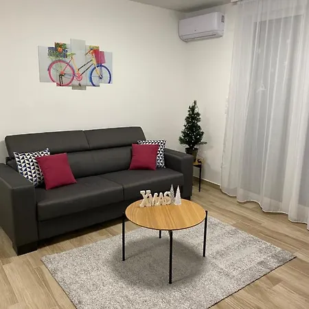 Jokai Apartmanhaz-hajduszoboszlo *