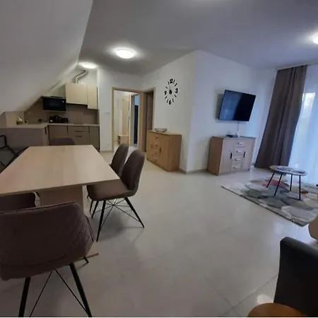 Apartment Jokai Apartmanhaz-hajduszoboszlo *