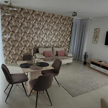 Jokai Apartmanhaz-hajduszoboszlo *